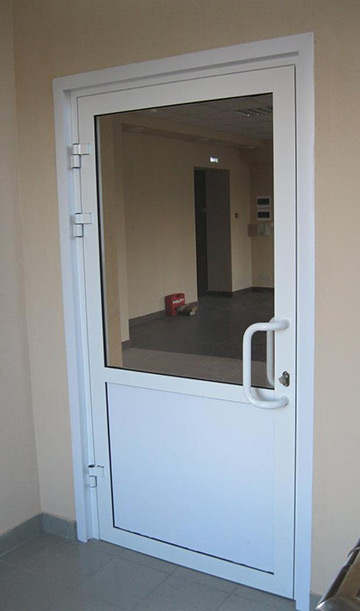 Алюминиевая одностворчатая дверь теплая